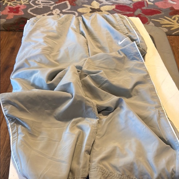 Nike Dri-FIT Light Gray Shorts - Picture 2 of 4
